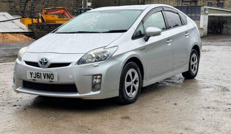 
								Toyota Prius 2011 full									