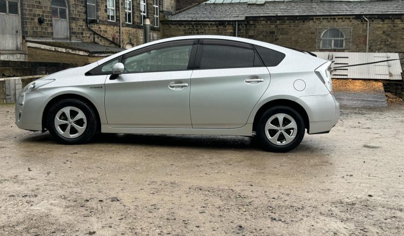 
								Toyota Prius 2011 full									