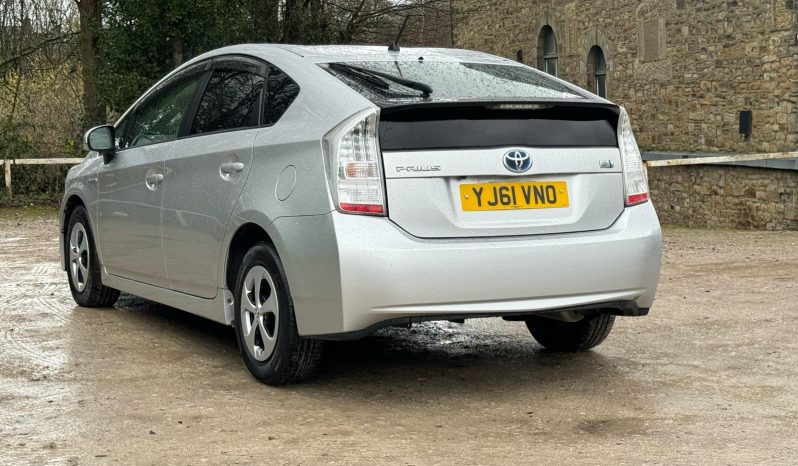 
								Toyota Prius 2011 full									