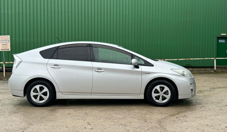 
								Toyota Prius 2011 full									