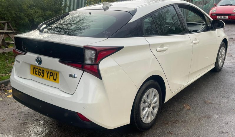 
								Toyota Prius 2019 full									